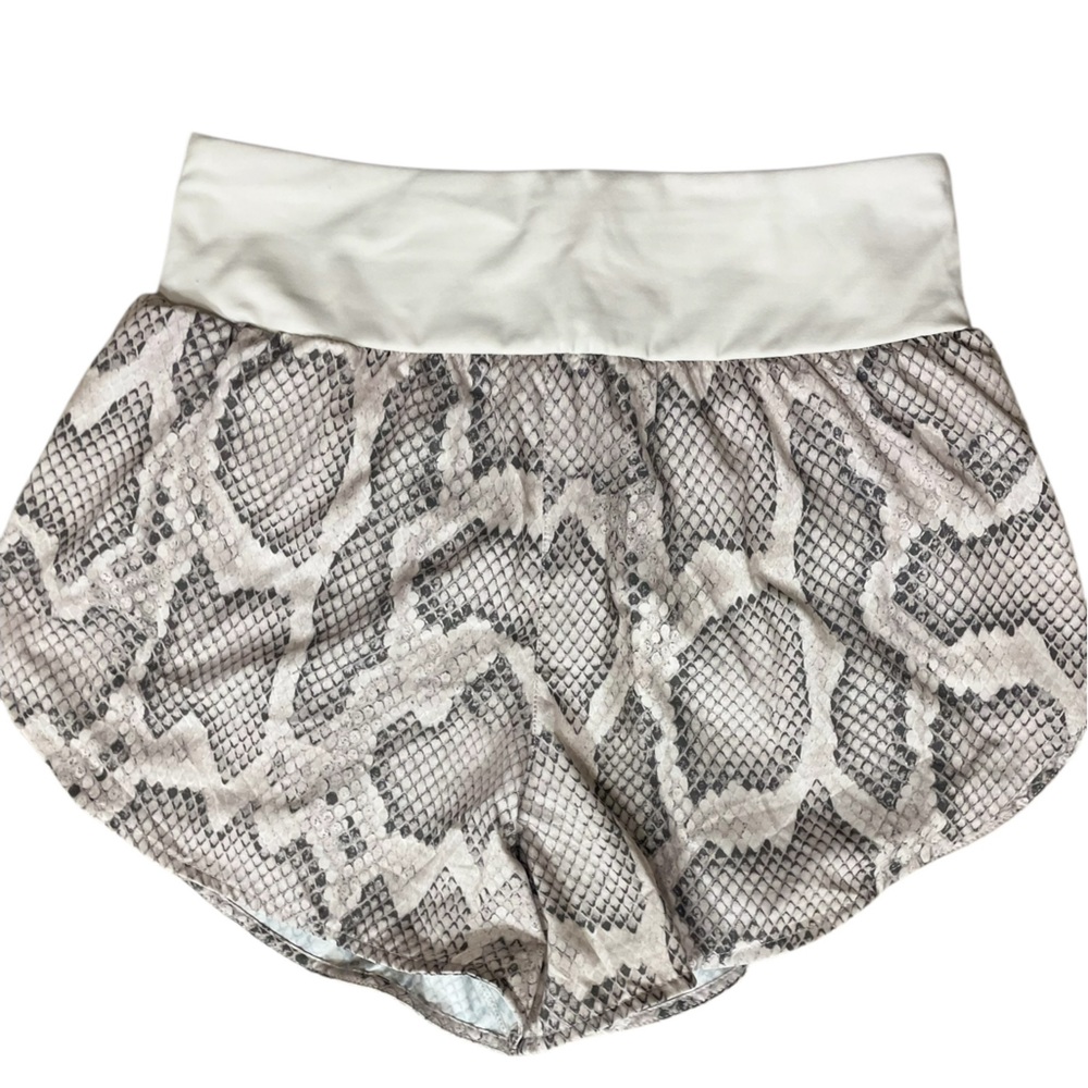 Varley “Derby” Snakeskin Print Gym Running Shorts (AA) - Picture 4 of 15